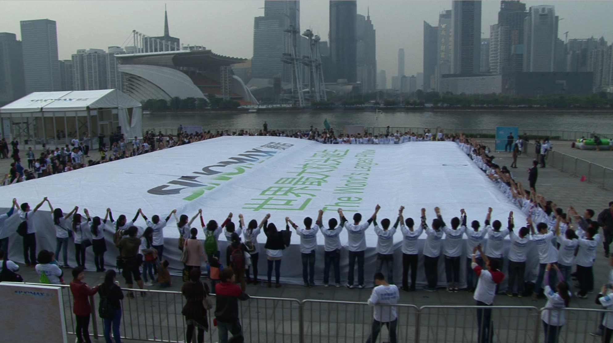 Sinomax breaks Guinness record for the world's largest pillow 