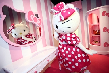 Has Madame Tussauds gone mad with a hyper-real version of an unreal cat?