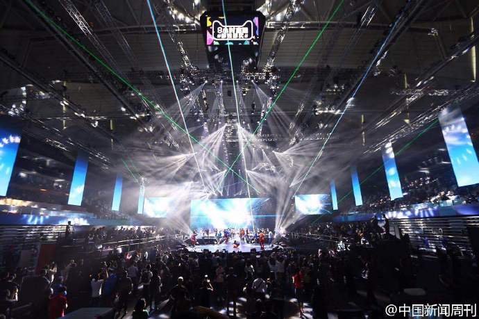 Tmall's 8-hour catwalk a glitzy preamble to Singles' Day