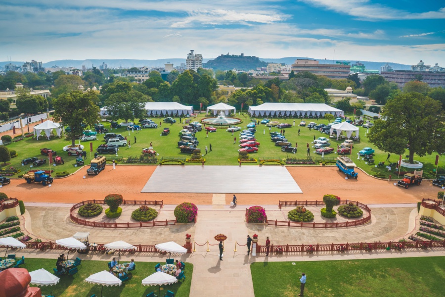 Photos: Vintage cars get royal treatment at Cartier auto show