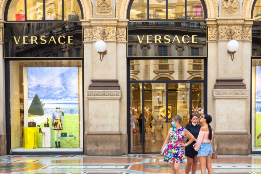 How do Italian luxury retailers connect with China in 2022?