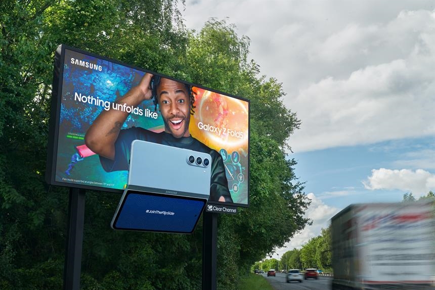 Samsung ‘unfolds’ its latest smartphone campaign with 3D OOH billboards