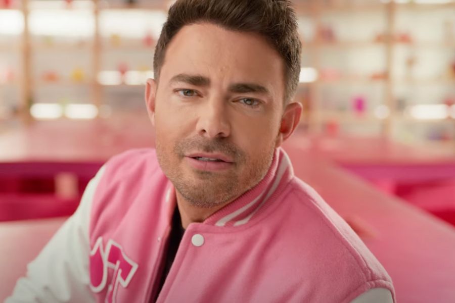 Tinder partners with Mean Girls’ Jonathan Bennett to fight toxic online dating behaviors