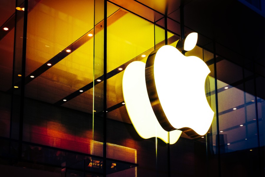 Tech on Me: Apple begins selling News ads directly