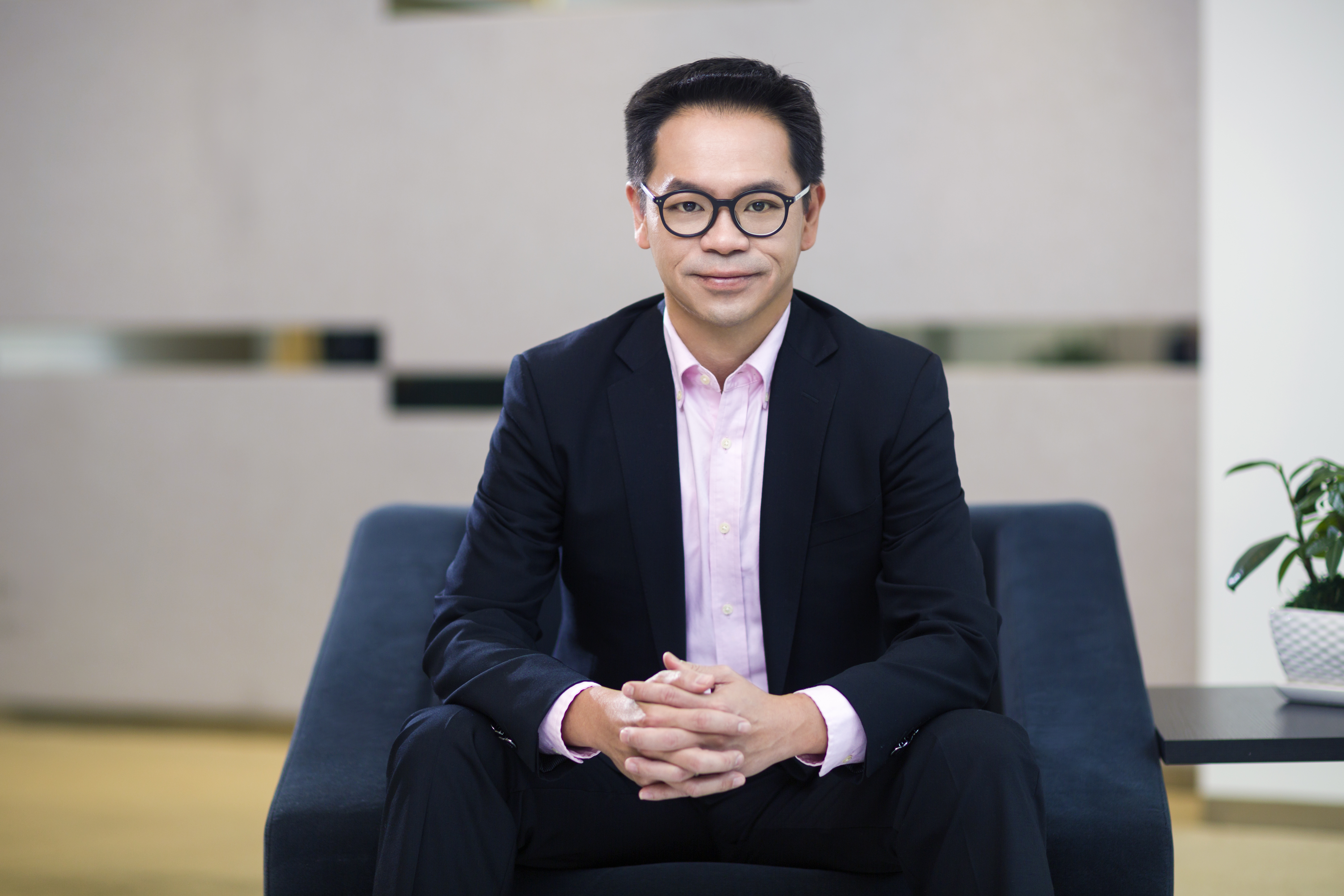 Tearing down online-offline boundaries