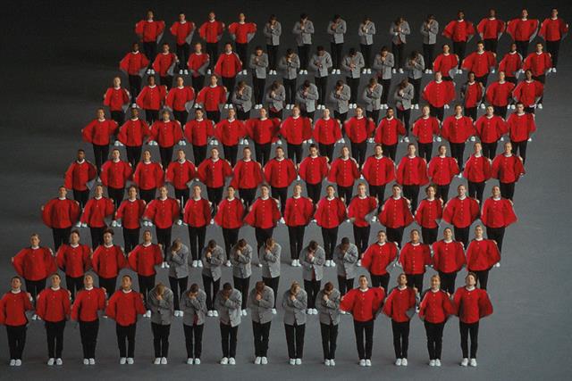 Precision walking promotes Honda HR-V