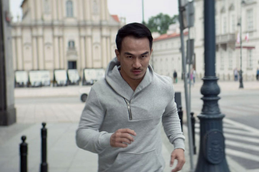 Stalker video? Indonesian star hunts for prey for Asus