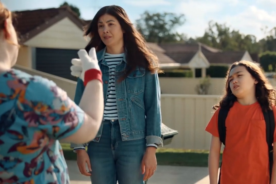 Do not tap your boring neighbour for fun 