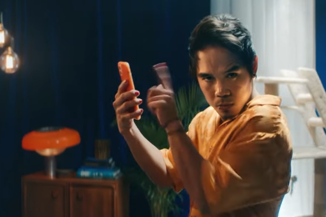 Online retailer deploys Devo to verbify its name