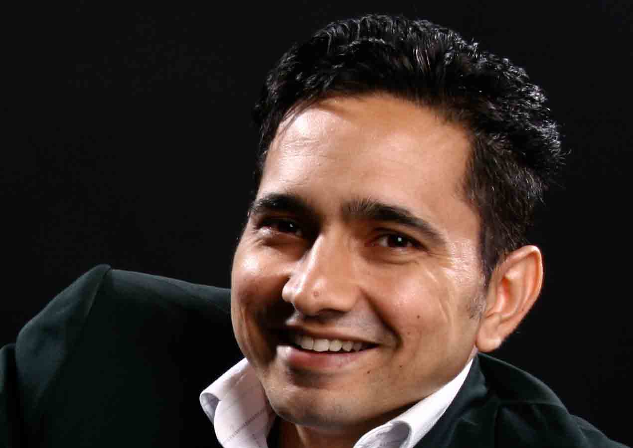 Go React names new account director