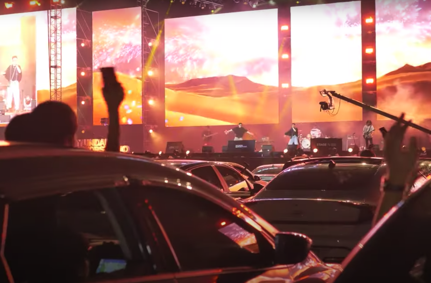 Party online: Adapting festivalistion to a virtual audience