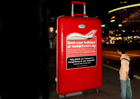 Webjet supersizes luggages to promote online travel planning services