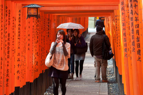 Attention travel brands: Asian vacationers can't put down their phones