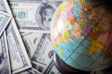 Banks seek to woo wandering consumers into exclusive relationships
