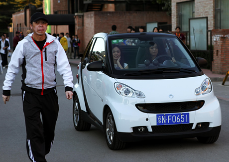 Mercedes-Benz debuts new cars in happy-new-year movie