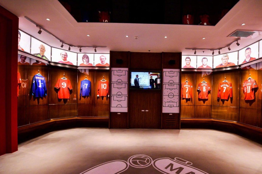 Manchester United scores in China with experience centre and app