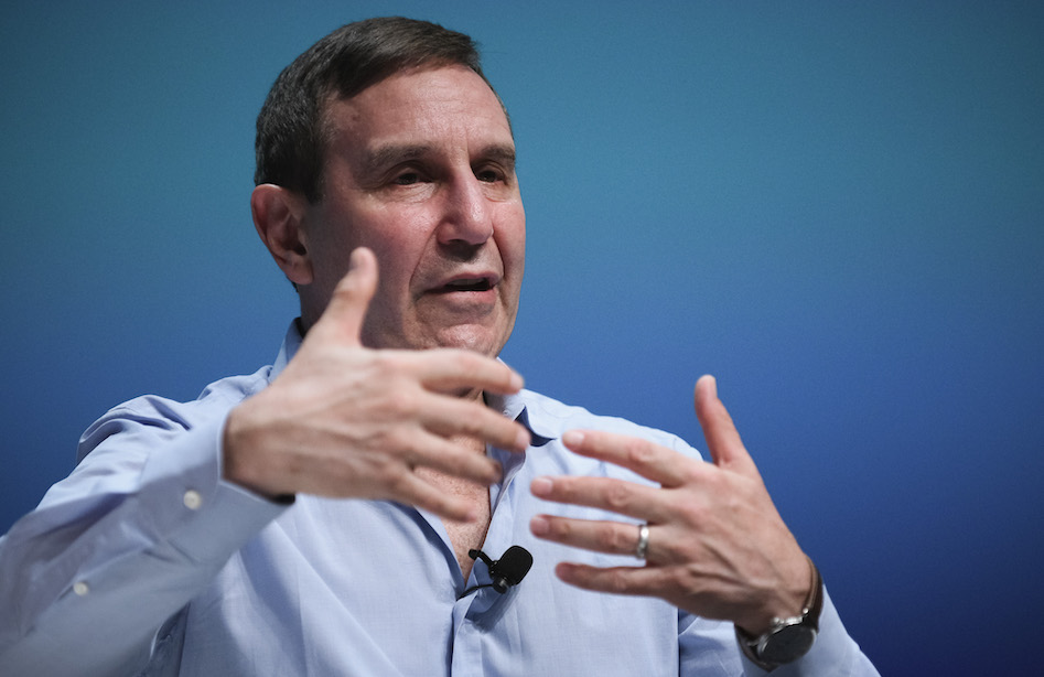 Edelman revenue pops 15.4% in 2021 as it nears $1 billion mark