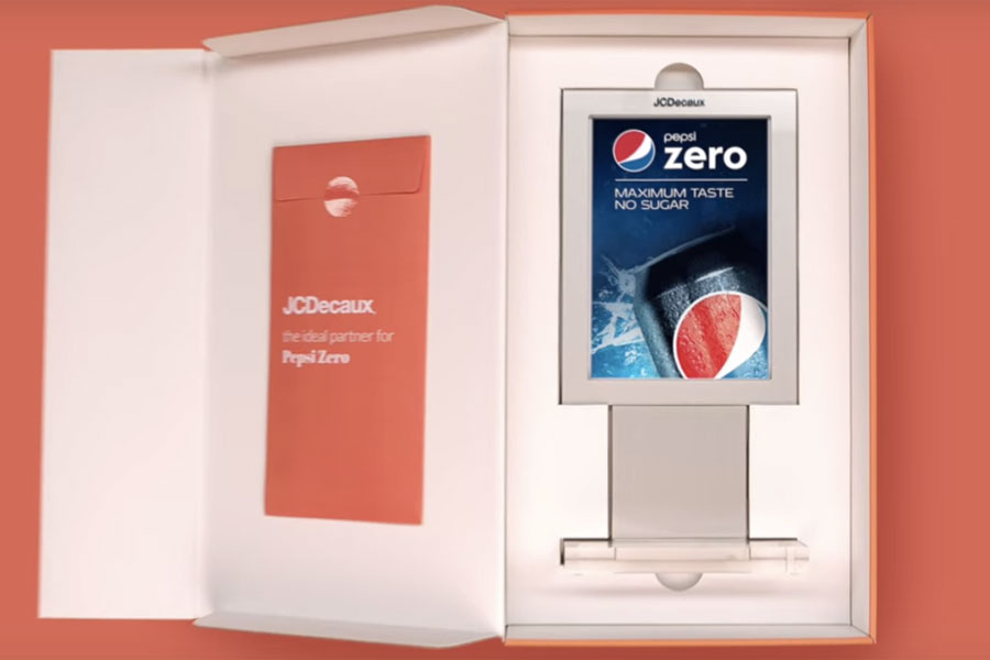 JCDecaux antagonises clients, on purpose