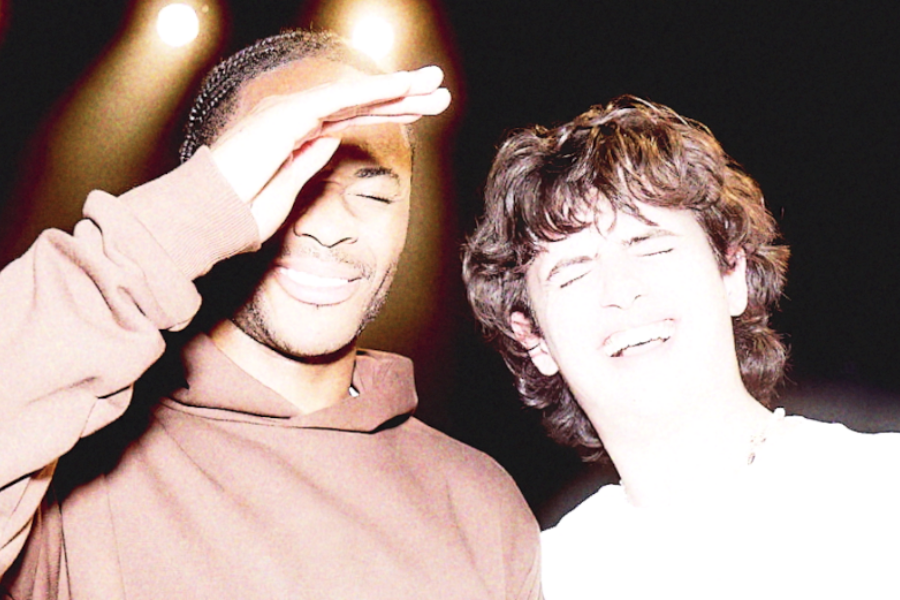 Samsung highlights downsides of flash photography to launch latest phone