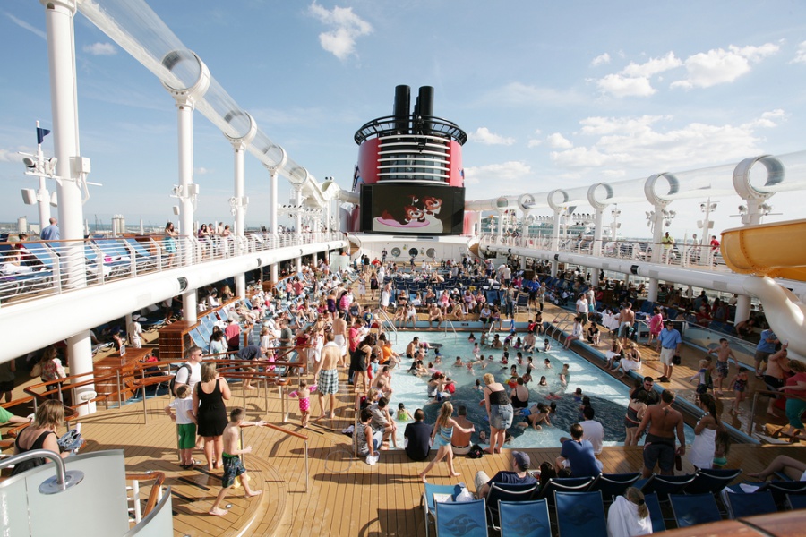Survey finds most cruise ship injuries are alcohol-related