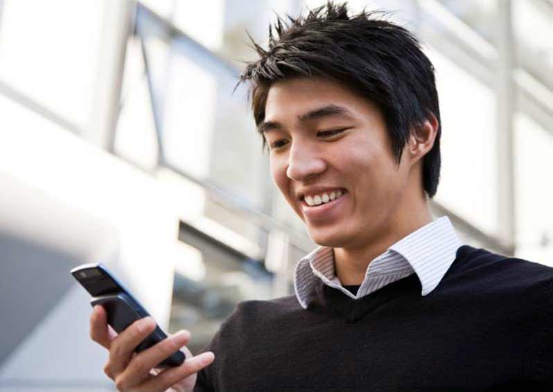 Mobile internet via affordable feature phones on the rise: Yahoo