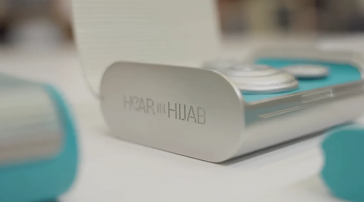 hear-in-hijab-hearing-aid-indonesia.webp